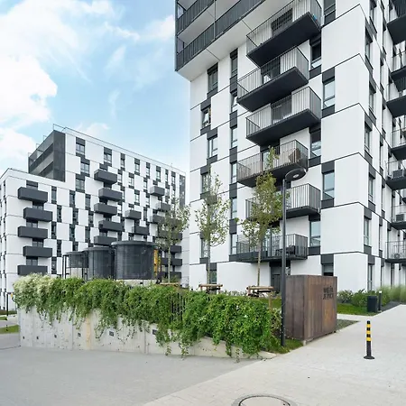 Nowoczesny Dla 2 Doroslych I 2 Dzieci Parking By Renters Poznań