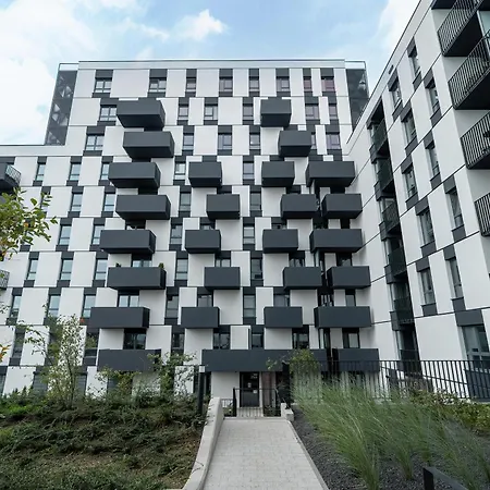 Nowoczesny Dla 2 Doroslych I 2 Dzieci Parking By Renters * Poznań