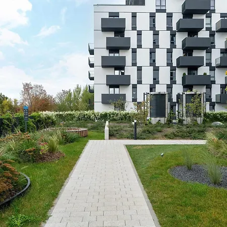 Nowoczesny Dla 2 Doroslych I 2 Dzieci Parking By Renters * Poznan