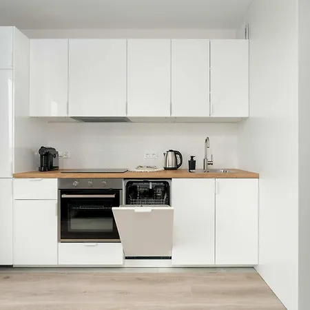 Nowoczesny Dla 2 Doroslych I 2 Dzieci Parking By Renters Poznan