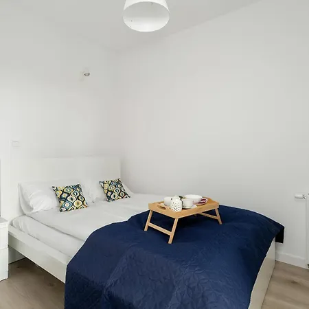Nowoczesny Dla 2 Doroslych I 2 Dzieci Parking By Renters *