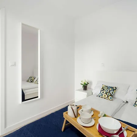 Nowoczesny Dla 2 Doroslych I 2 Dzieci Parking By Renters Apartment